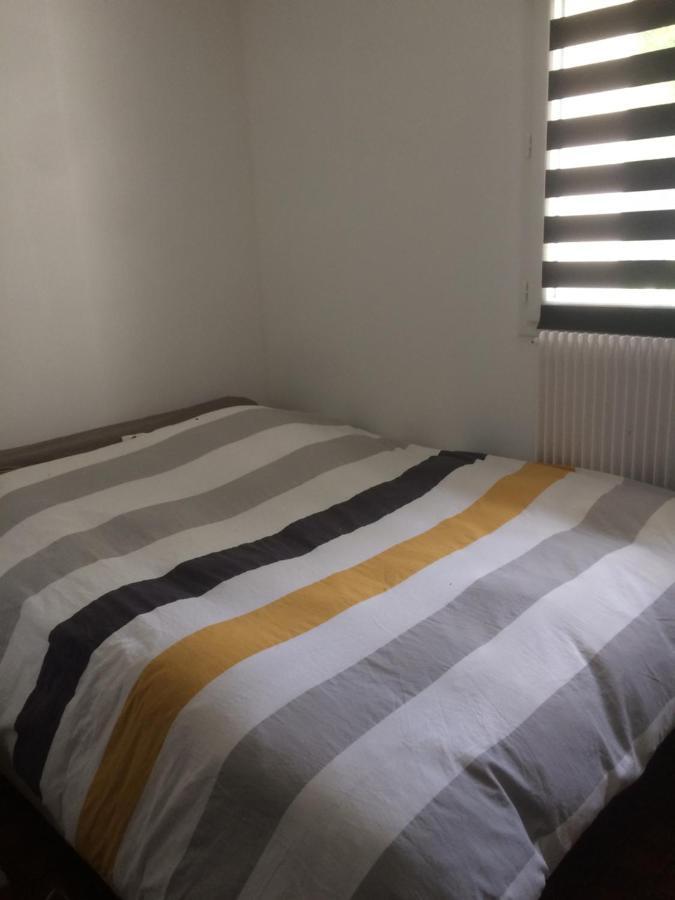 Maison Marylene Possibilite De Louer 2 Chambres Et Un Lit 1Place Supplementaire Ici C'Est Calme Et Simple Entretien Et Petit Dejeuner A Regler Sur Place Vous Gagnez 16 Pour-Cent Givry  Exterior photo